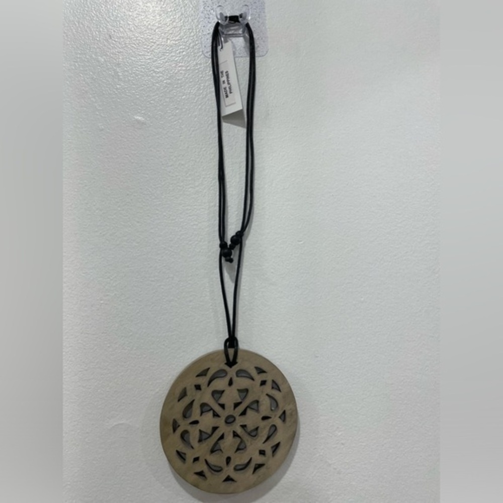 NWT Decouture Handcrafted Wooden Pendant Necklace with Adjustable Cord Boho Chic